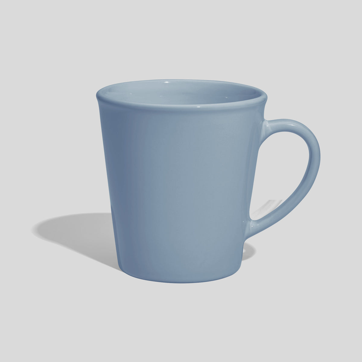 Kegelförmige Keramiktasse 350 ml mit Wulstrand und Rundhenkel – Hellblau