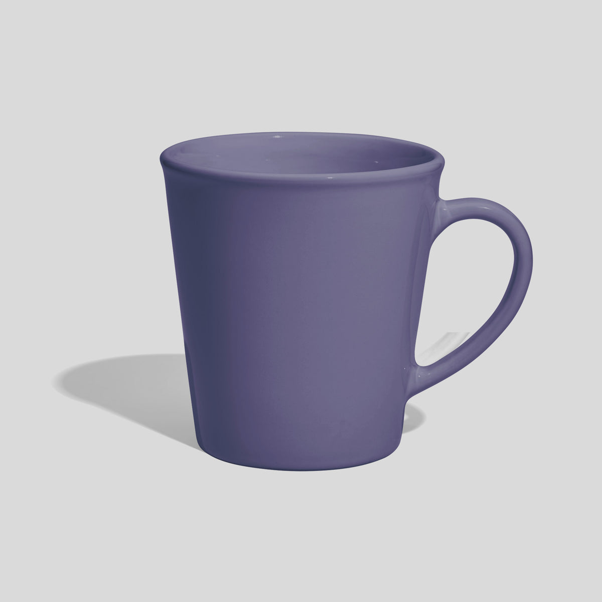 Kegelförmige Keramiktasse 350 ml mit Wulstrand und Rundhenkel – Lavendel