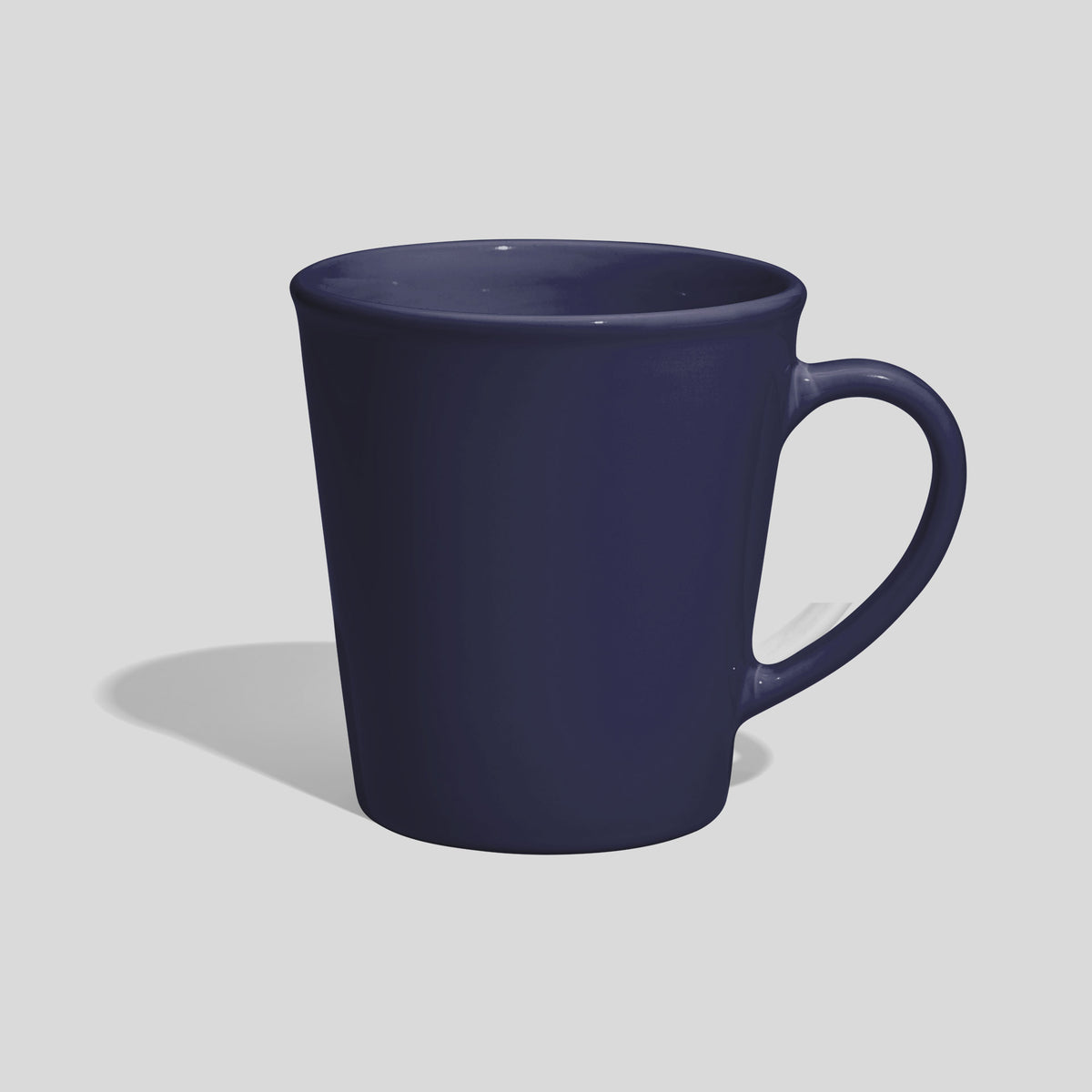 Kegelförmige Keramiktasse 350 ml mit Wulstrand und Rundhenkel – Marineblau