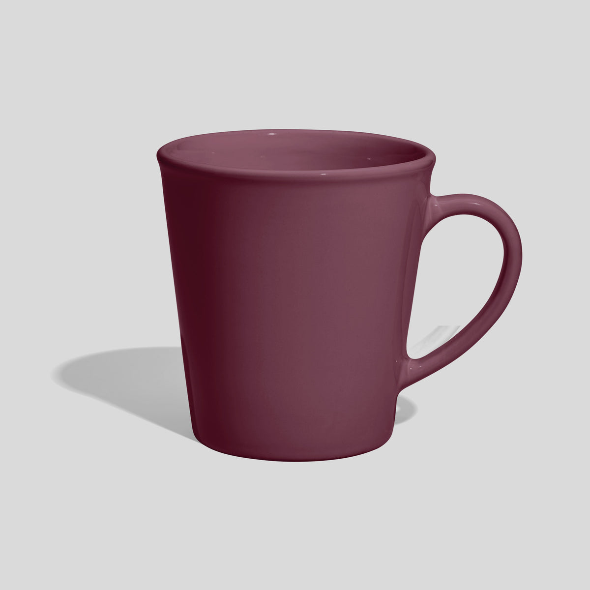 Kegelförmige Keramiktasse 350 ml mit Wulstrand und Rundhenkel – Mauve