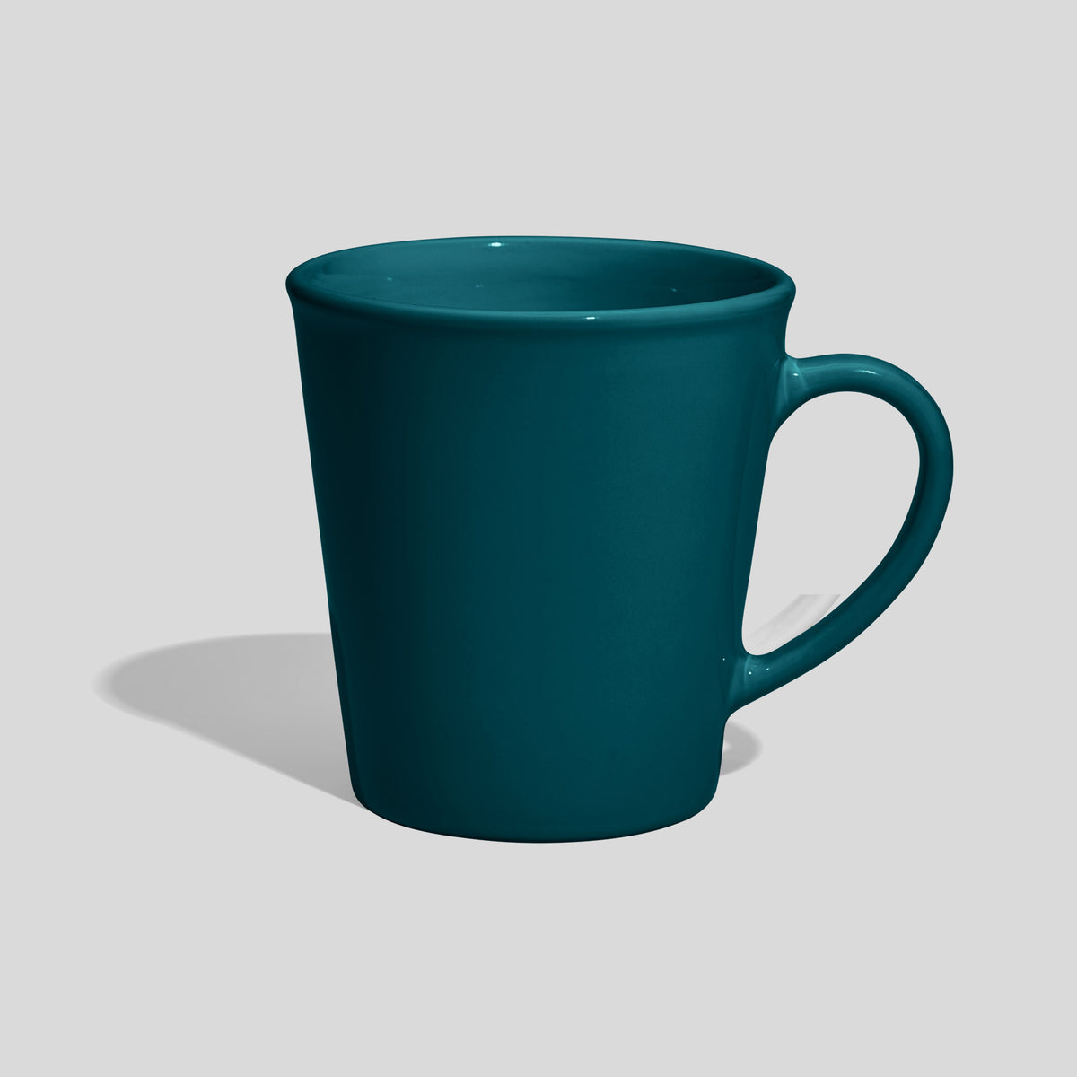 Kegelförmige Keramiktasse 350 ml mit Wulstrand und Rundhenkel – Petrol