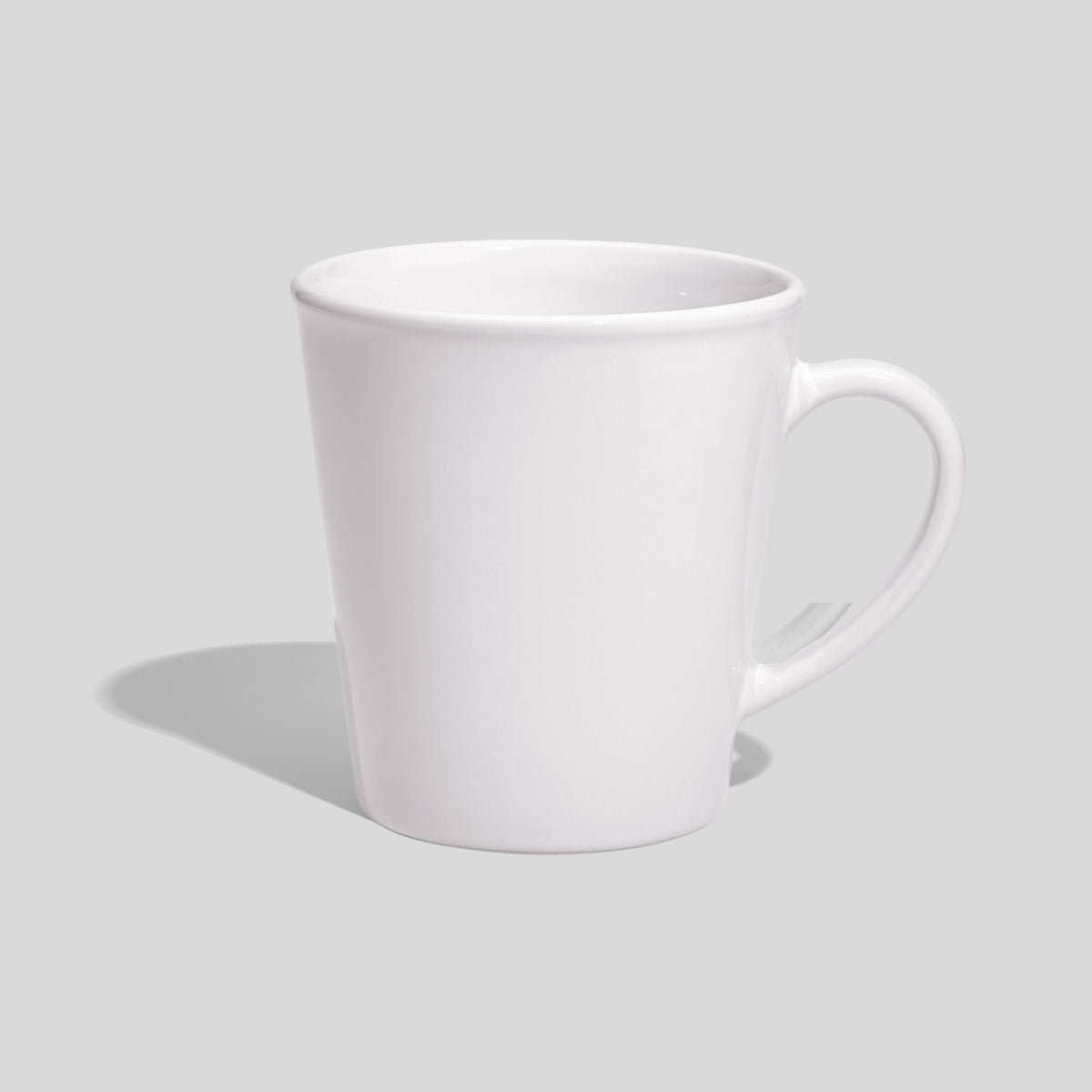 Kegelförmige Keramiktasse 350 ml mit Wulstrand und Rundhenkel – Weiß