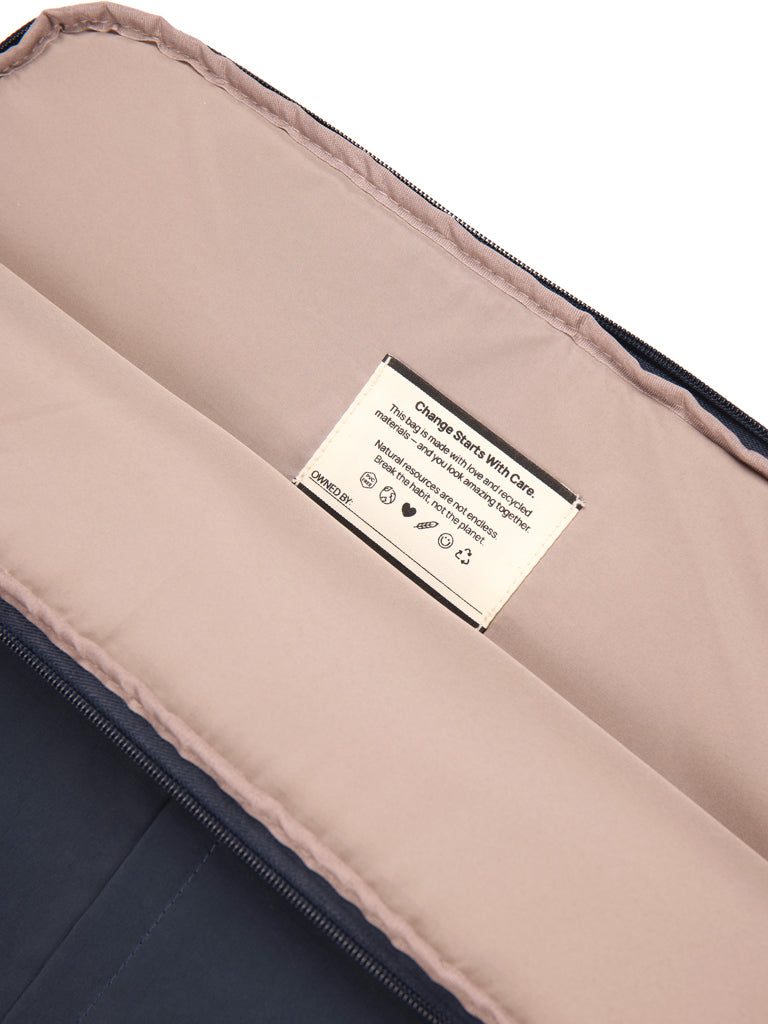 KENTO URBAN 15,6" Laptop-Sleeve aus RCS rec. Nylon – navy blau