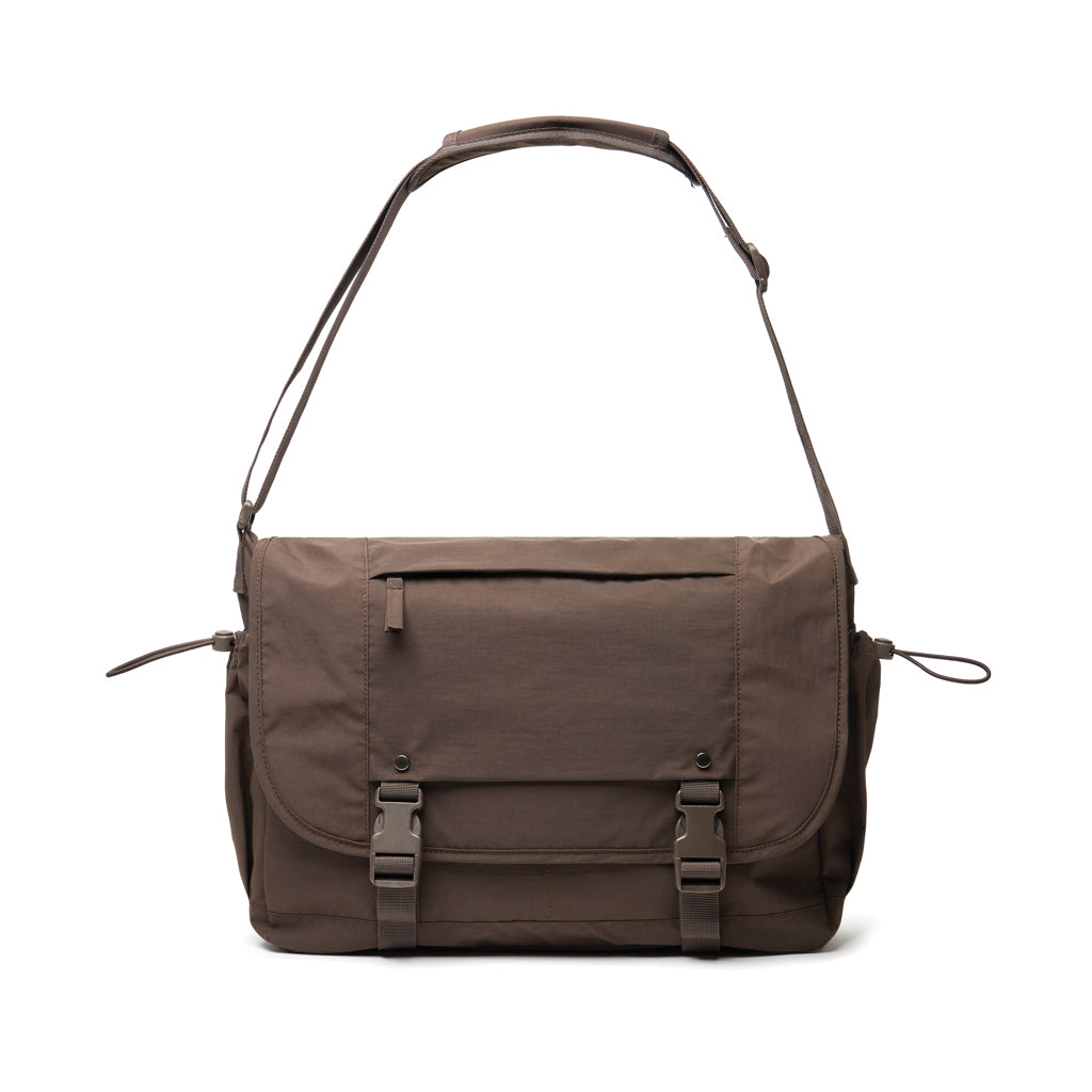 KENTO URBAN 15,6" Messenger aus RCS recyceltem Nylon – braun