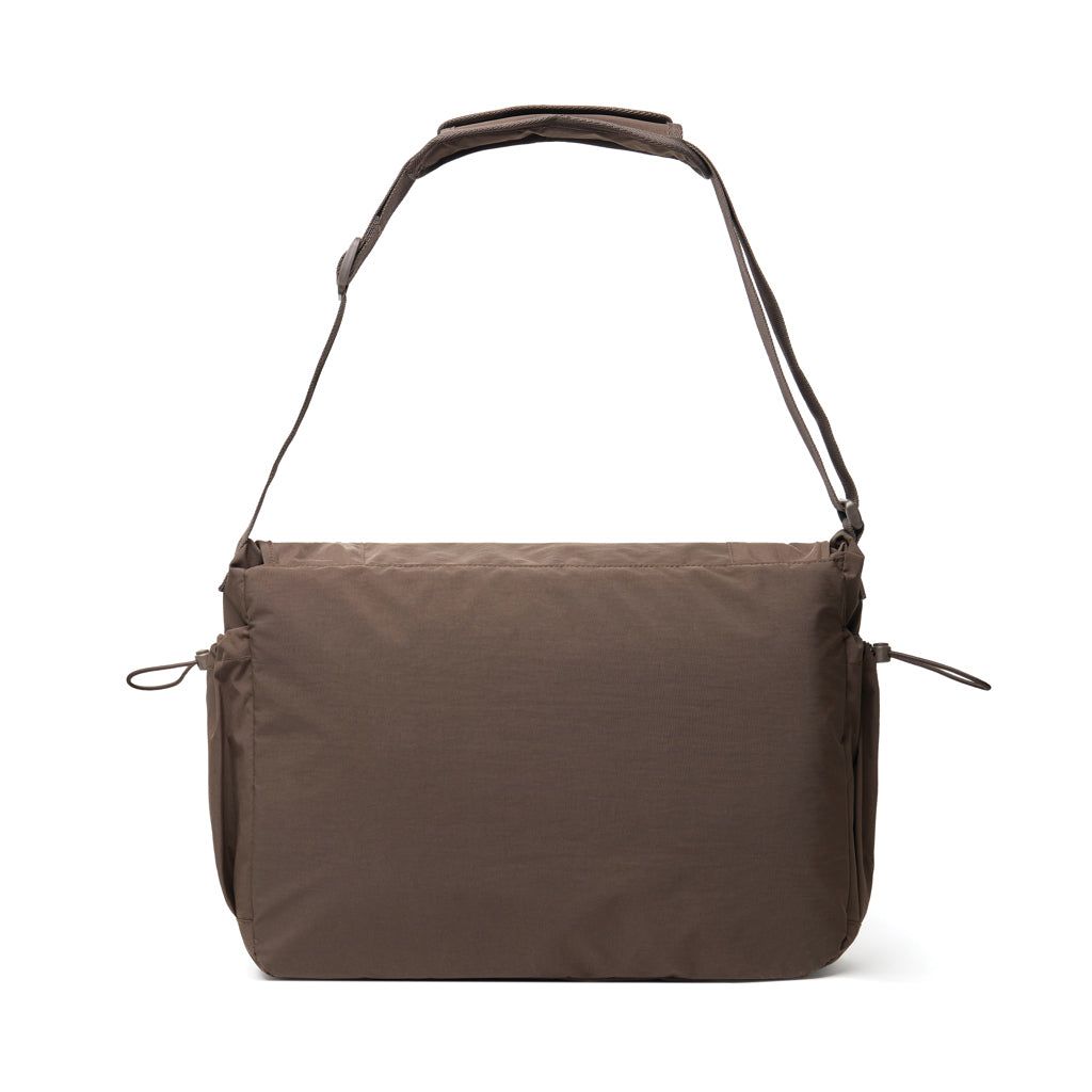 KENTO URBAN 15,6" Messenger aus RCS recyceltem Nylon – braun