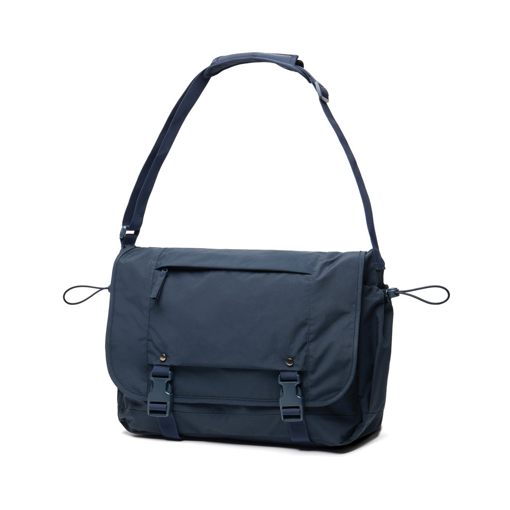 KENTO URBAN 15,6" Messenger aus RCS recyceltem Nylon – navy blau