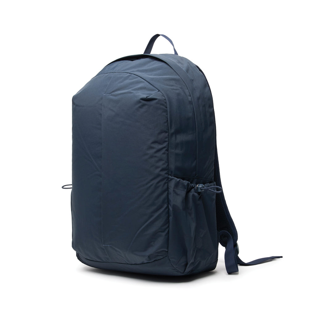 KENTO URBAN 15,6" Rucksack aus RCS  recyceltem Nylon – navy blau