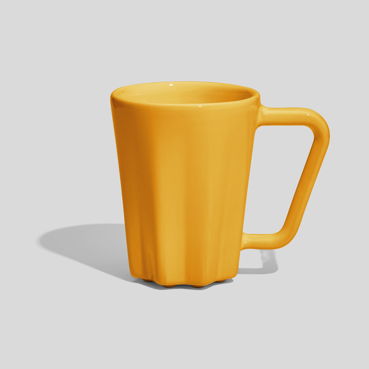 Keramiktasse 250 ml mit Rippen am Fuß und Eckhenkel – Gelb