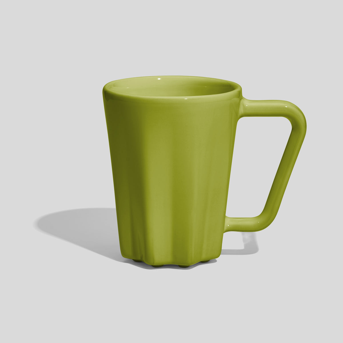 Keramiktasse 250 ml mit Rippen am Fuß und Eckhenkel – Limettengrün