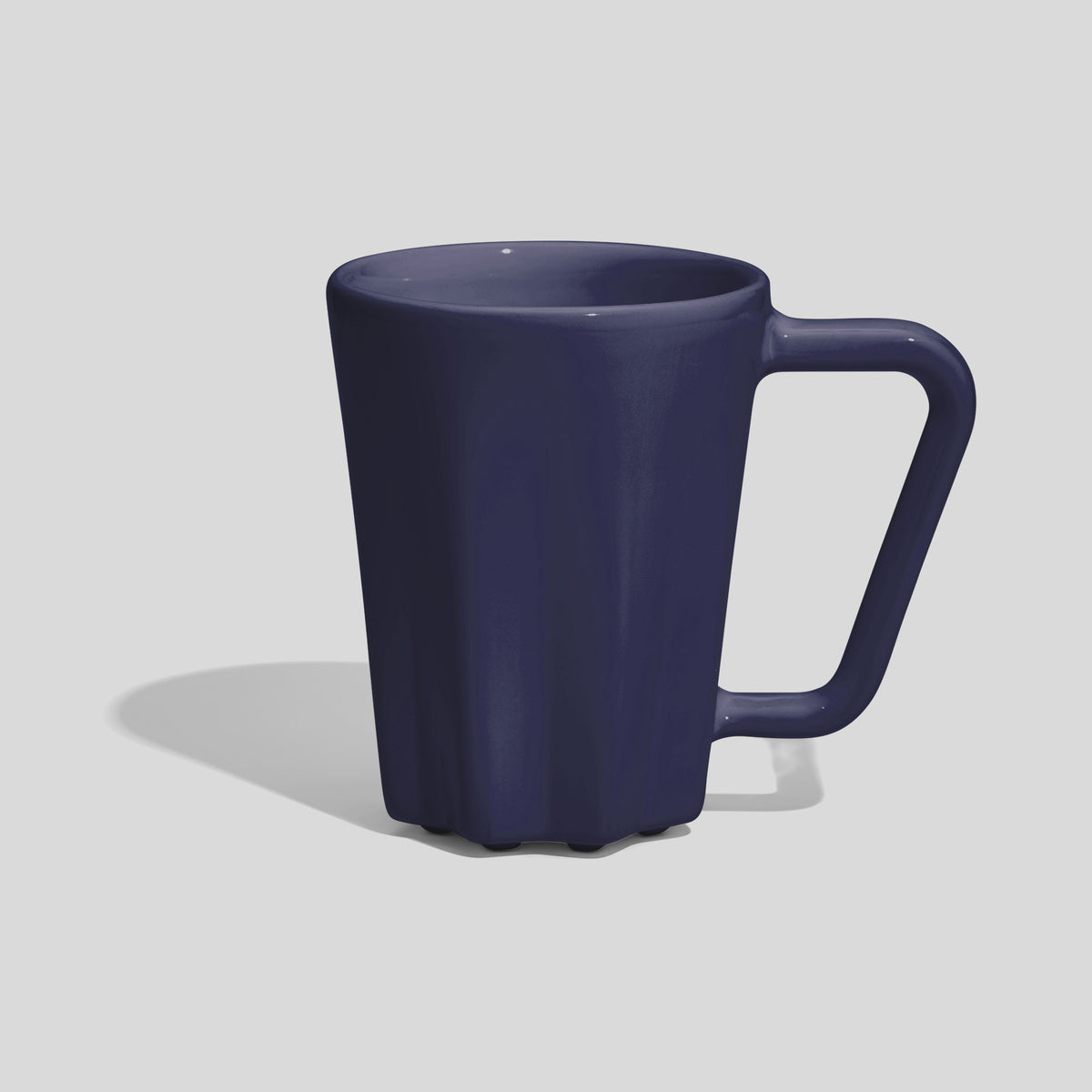 Keramiktasse 250 ml mit Rippen am Fuß und Eckhenkel – Marineblau