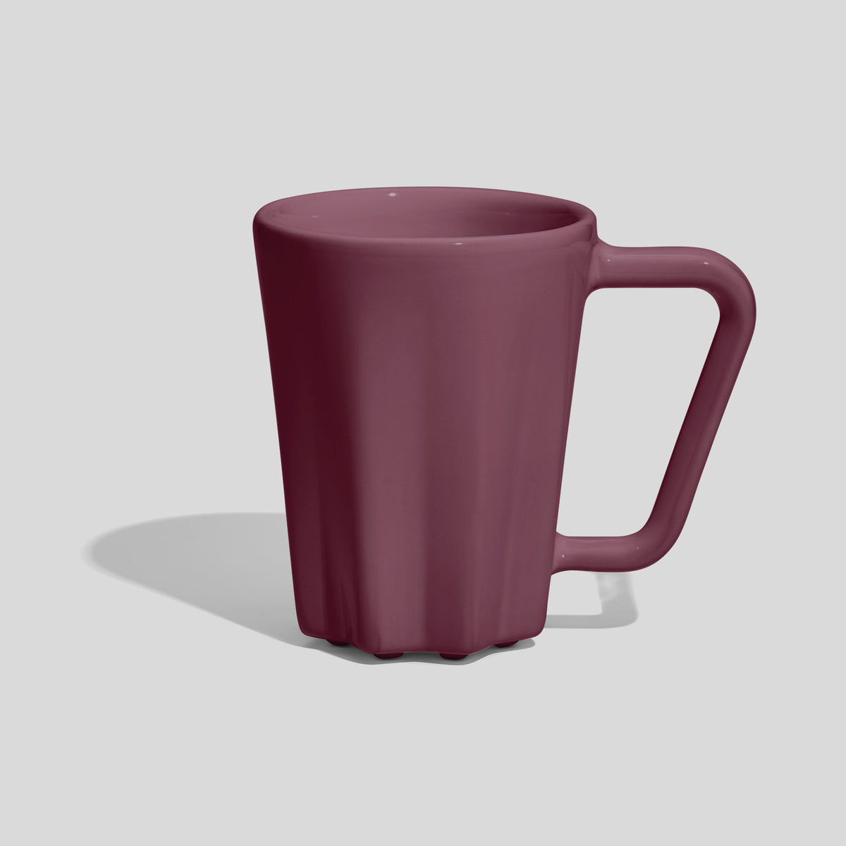 Keramiktasse 250 ml mit Rippen am Fuß und Eckhenkel – Mauve