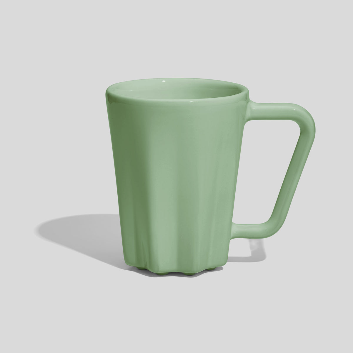 Keramiktasse 250 ml mit Rippen am Fuß und Eckhenkel – Mintgrün