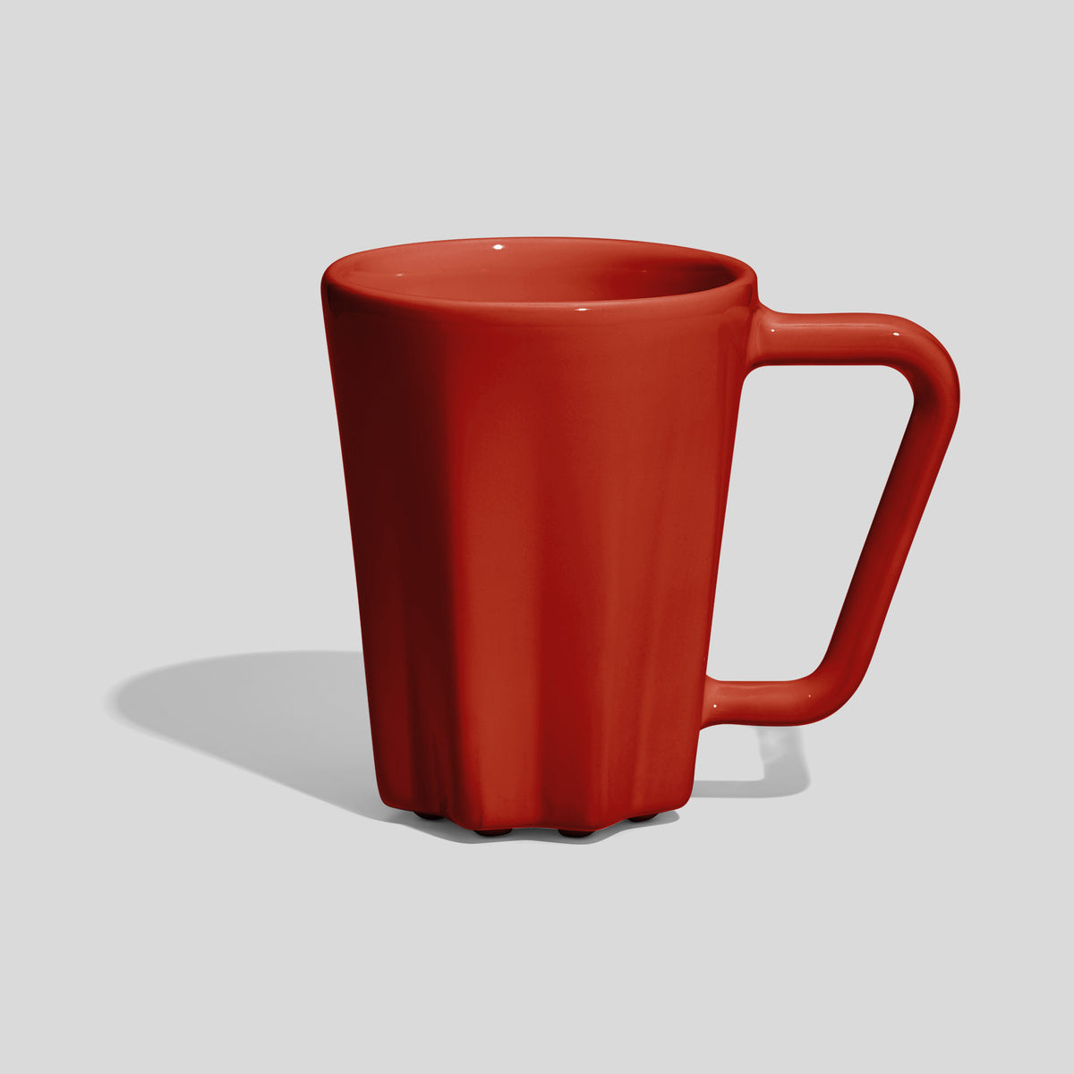 Keramiktasse 250 ml mit Rippen am Fuß und Eckhenkel – Rot