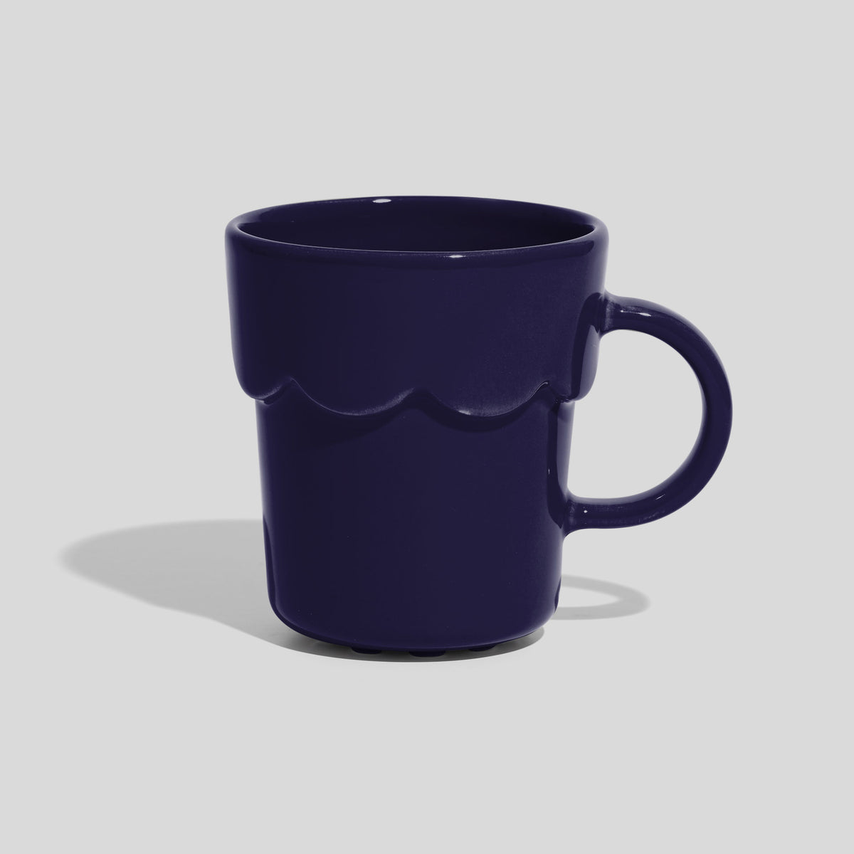 Keramiktasse 250 ml mit Wellenrelief und rundem Henkel – Nachtblau