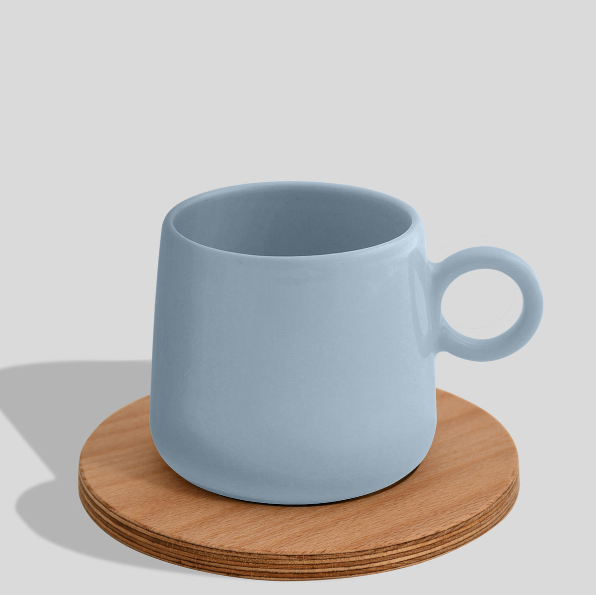 Keramiktasse 275 ml mit Ringhenkel und Holzuntersetzer – Hellblau