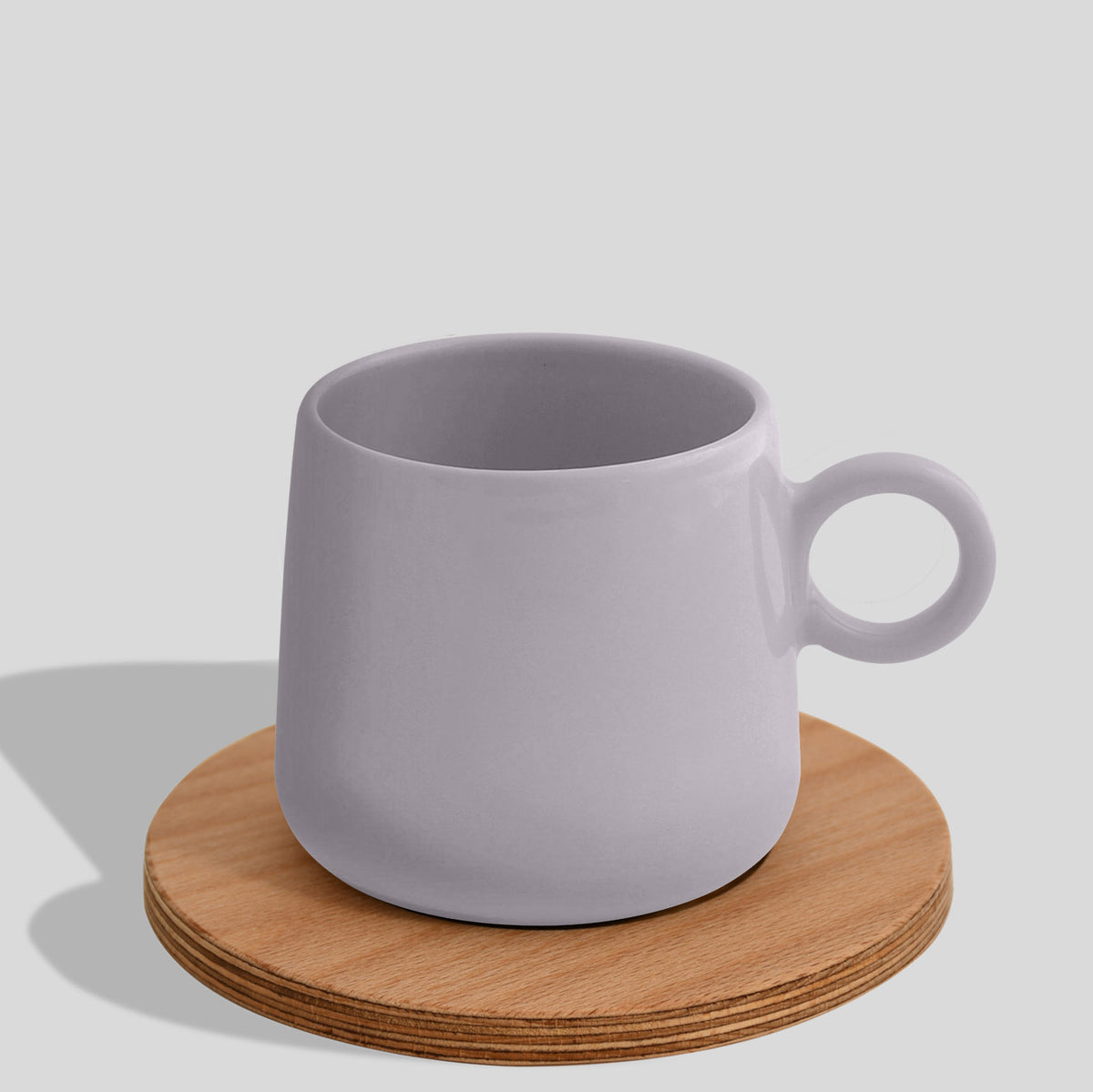 Keramiktasse 275 ml mit Ringhenkel und Holzuntersetzer – Hellgrau