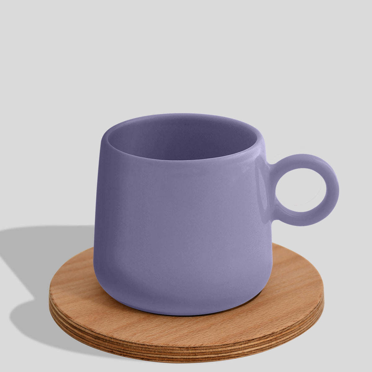 Keramiktasse 275 ml mit Ringhenkel und Holzuntersetzer – Lavendel