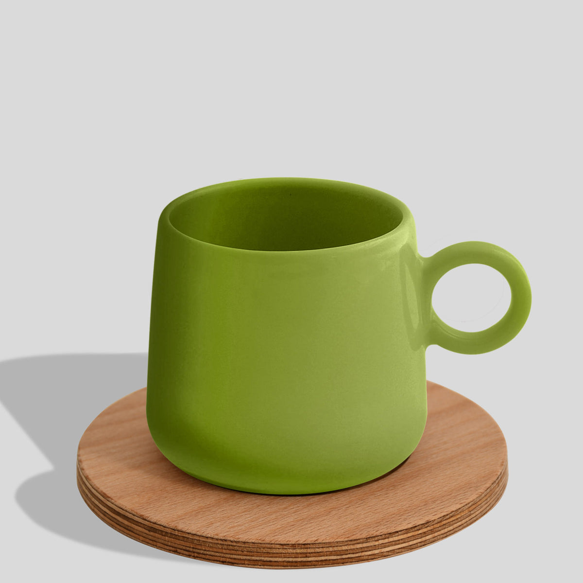 Keramiktasse 275 ml mit Ringhenkel und Holzuntersetzer – Olivgrün