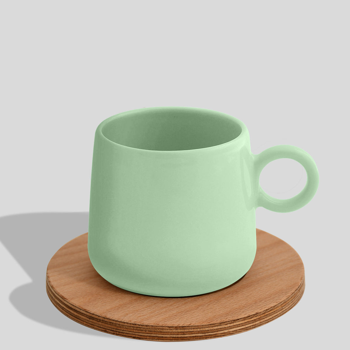 Keramiktasse 275 ml mit Ringhenkel und Holzuntersetzer – Pastellgrün