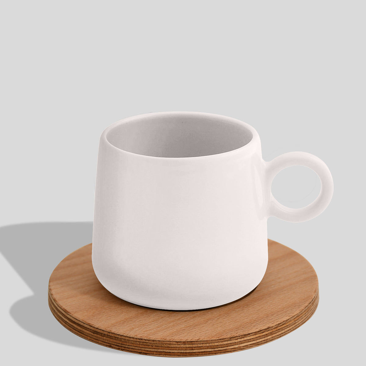 Keramiktasse 275 ml mit Ringhenkel und Holzuntersetzer