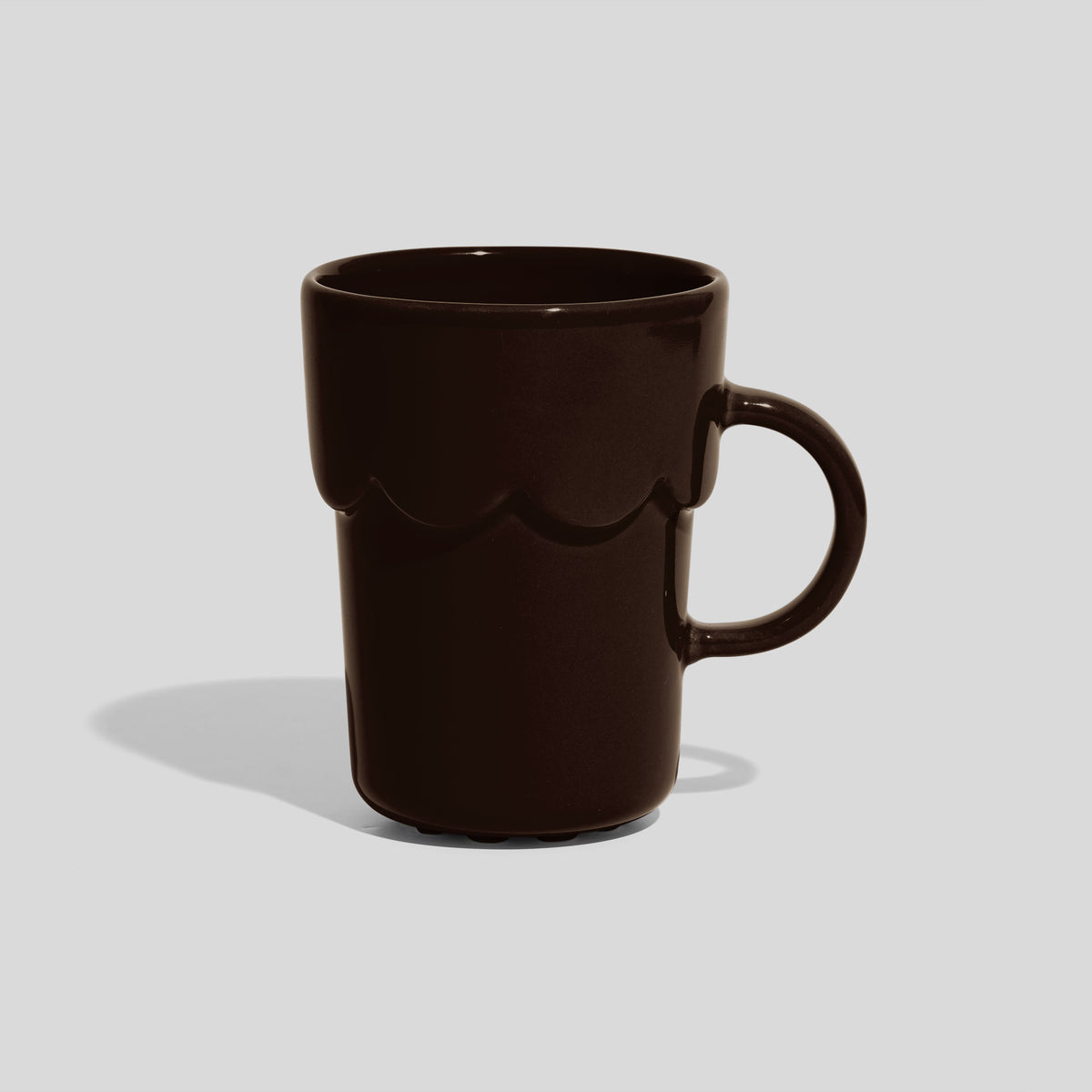 Keramiktasse 300 ml mit Wellenrelief – Dunkelbraun
