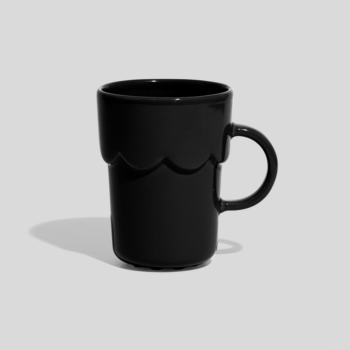 Keramiktasse 300 ml mit Wellenrelief – Schwarz