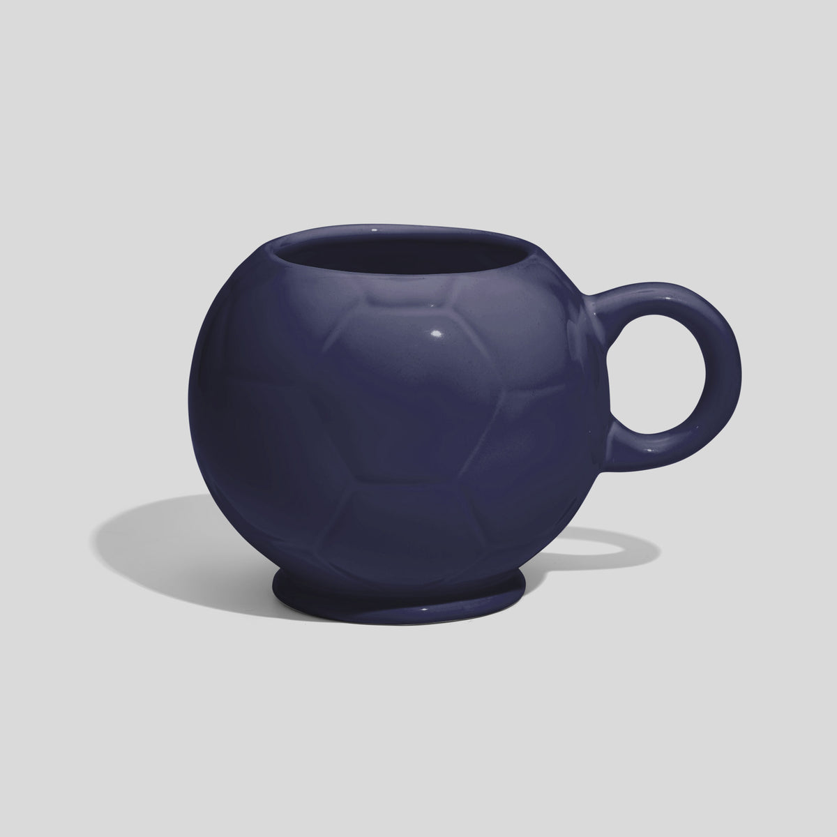 Keramiktasse 320 ml in Fußballform – Marineblau