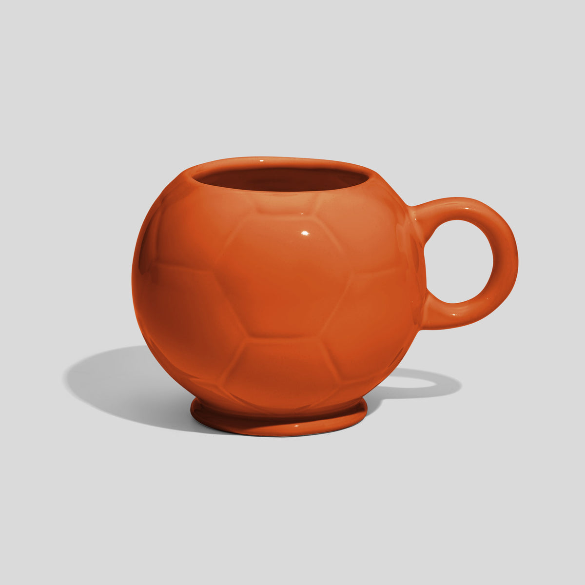 Keramiktasse 320 ml in Fußballform – Orange