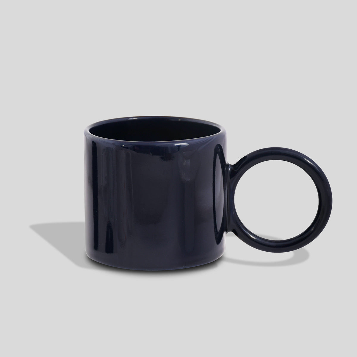 Keramiktasse 320 ml mit großem Kreishenkel – Marineblau