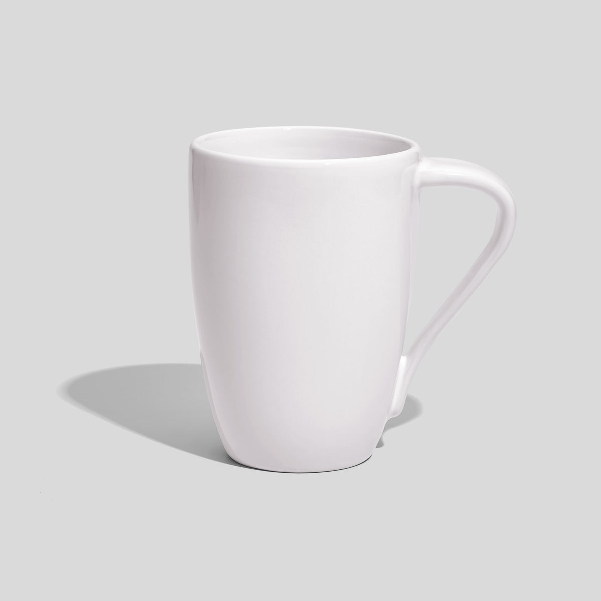 Keramiktasse 330 ml mit schräg nach unten laufendem Henkel – Weiß