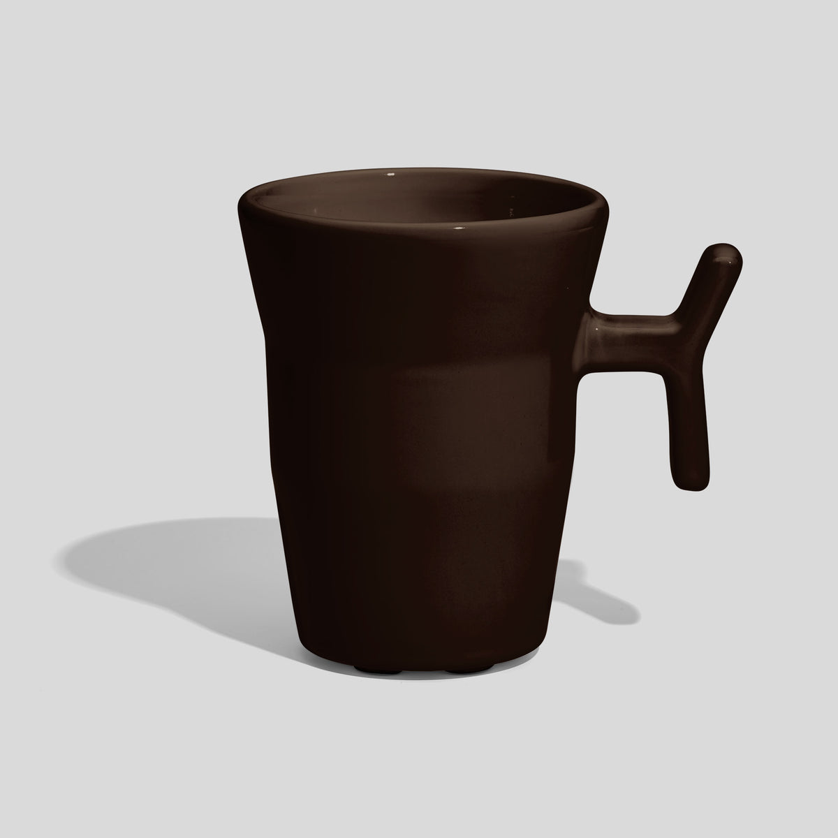 Keramiktasse 330 ml mit Stabhenkel und Formdelle – Dunkelbraun