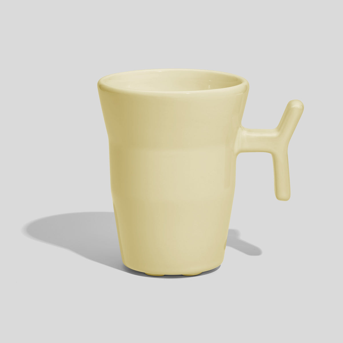 Keramiktasse 330 ml mit Stabhenkel und Formdelle – Ecru
