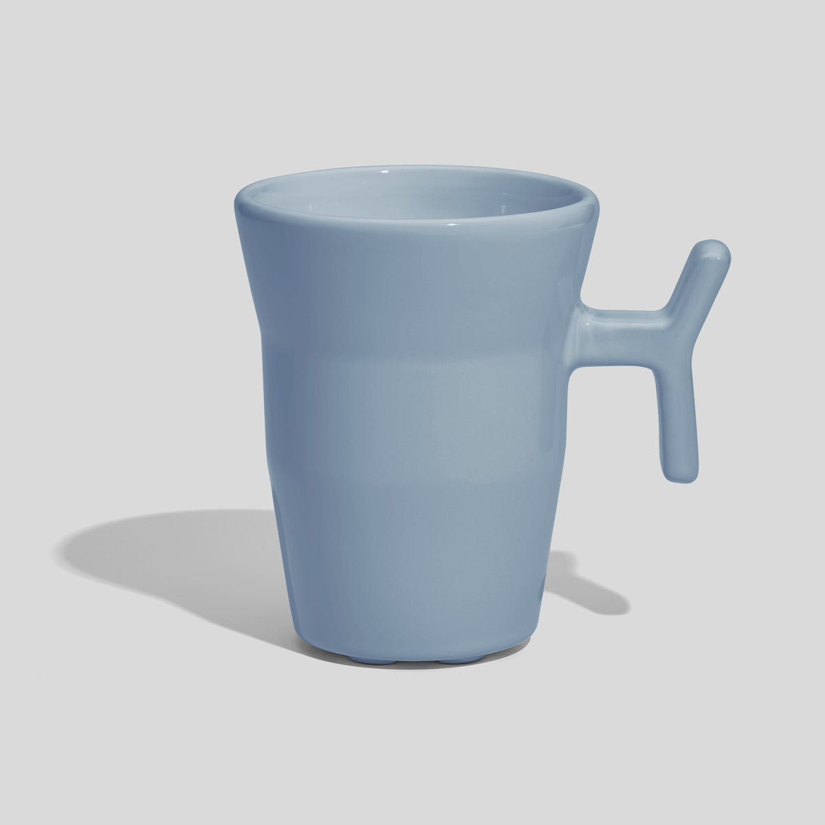 Keramiktasse 330 ml mit Stabhenkel und Formdelle – Hellblau
