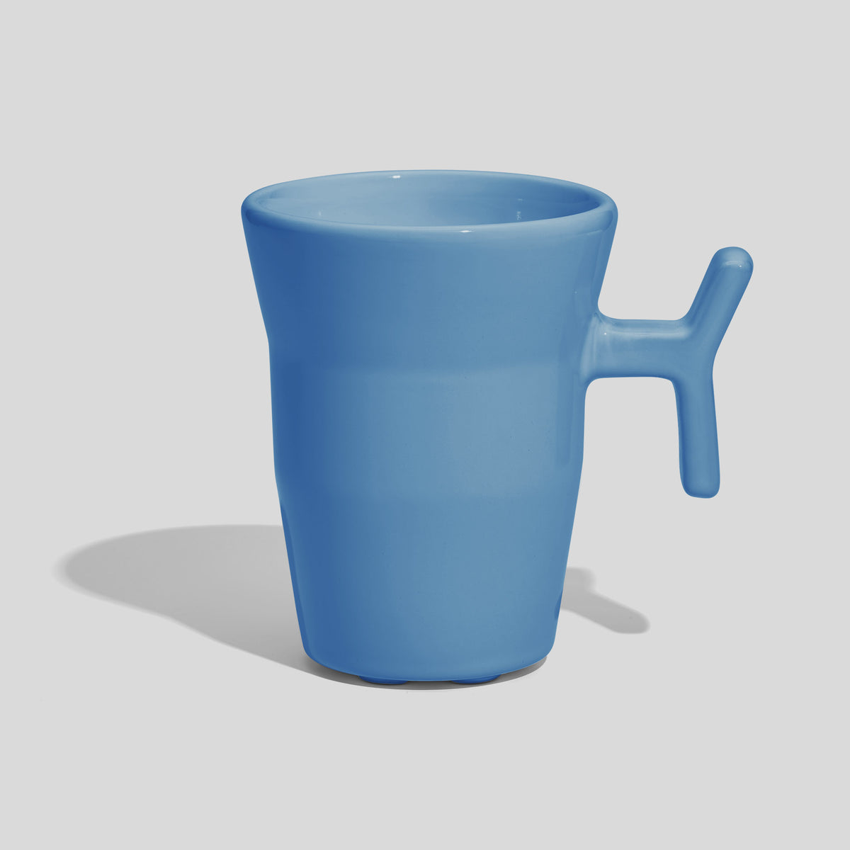 Keramiktasse 330 ml mit Stabhenkel und Formdelle – Himmelblau