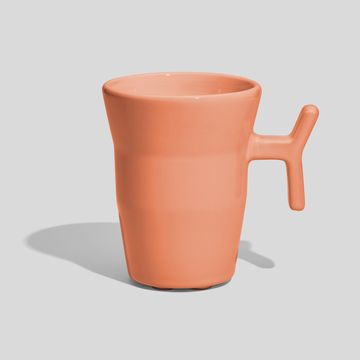 Keramiktasse 330 ml mit Stabhenkel und Formdelle – Lachs