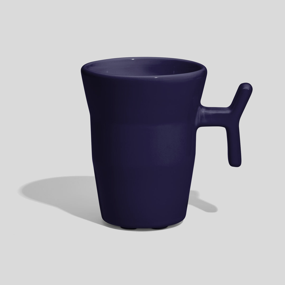 Keramiktasse 330 ml mit Stabhenkel und Formdelle – Nachtblau