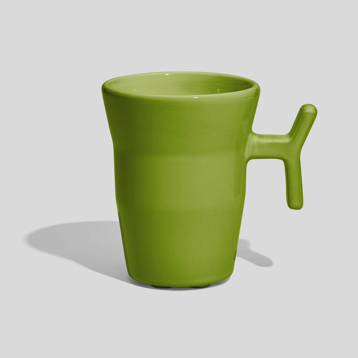 Keramiktasse 330 ml mit Stabhenkel und Formdelle – Olivgrün