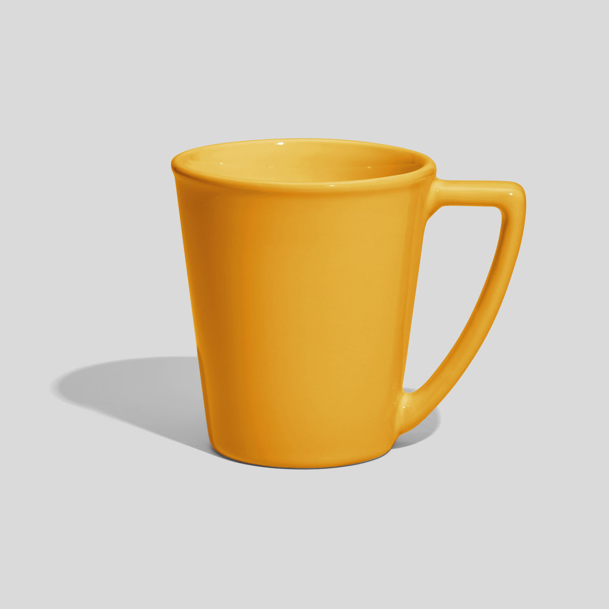 Keramiktasse 350 ml in Kegelform mit scharfkantigem Winkelhenkel – Gelb