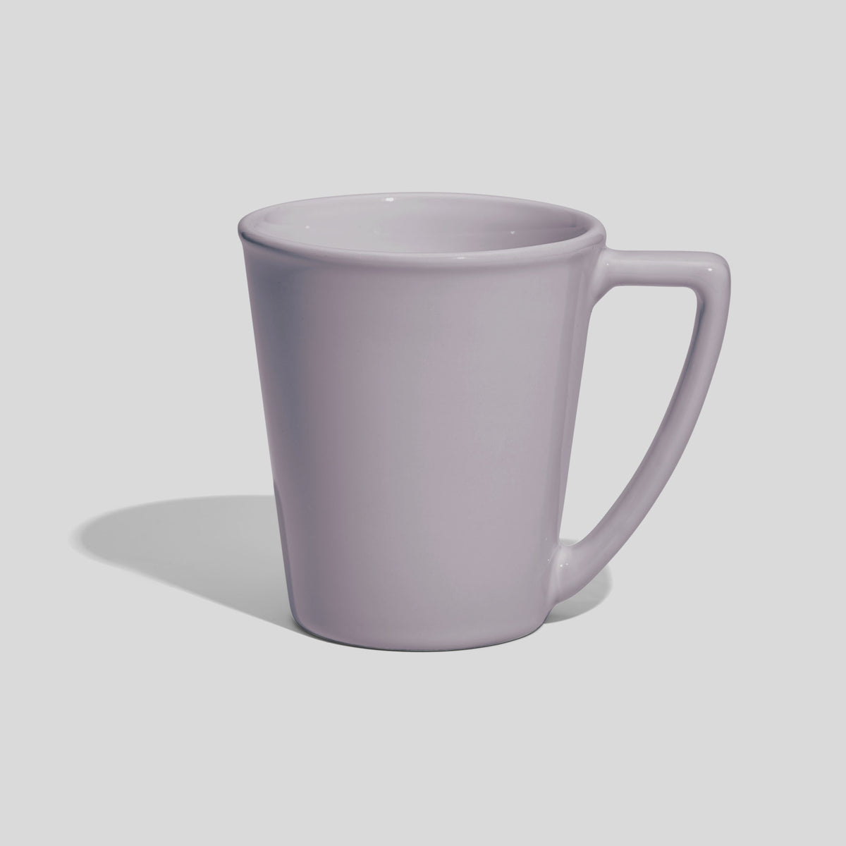 Keramiktasse 350 ml in Kegelform mit scharfkantigem Winkelhenkel – Hellgrau