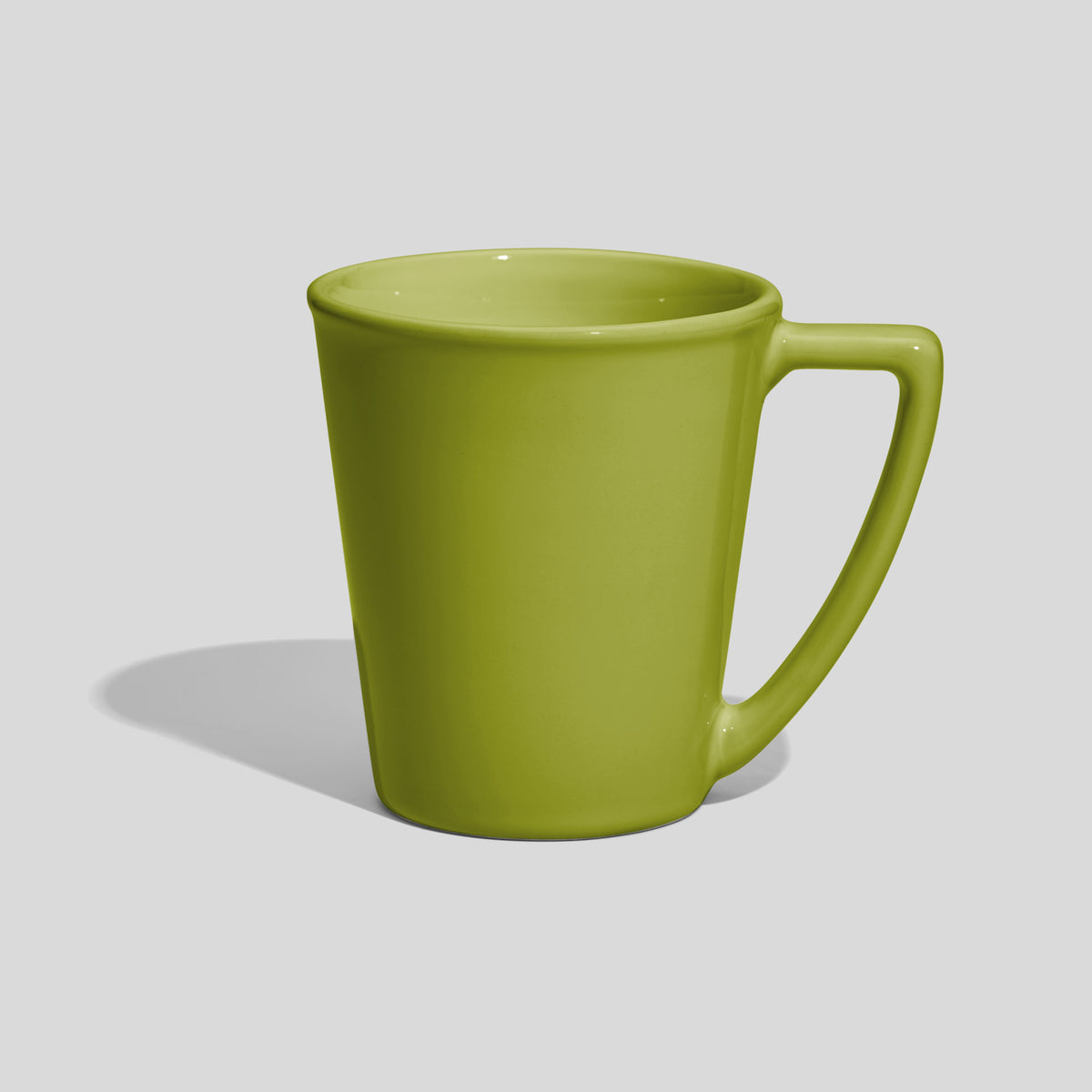 Keramiktasse 350 ml in Kegelform mit scharfkantigem Winkelhenkel – Limettengrün