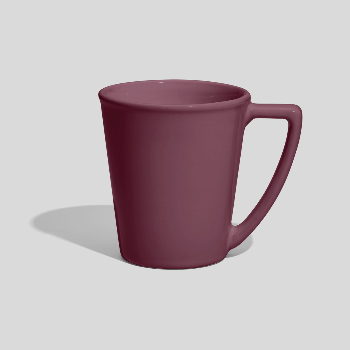 Keramiktasse 350 ml in Kegelform mit scharfkantigem Winkelhenkel – Mauve