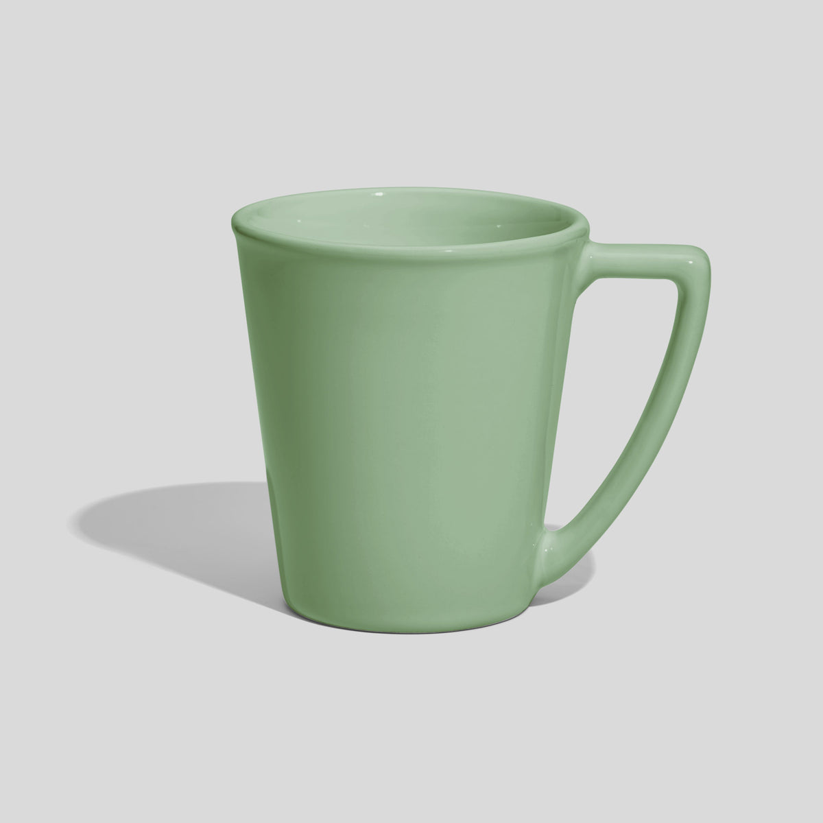 Keramiktasse 350 ml in Kegelform mit scharfkantigem Winkelhenkel – Mintgrün