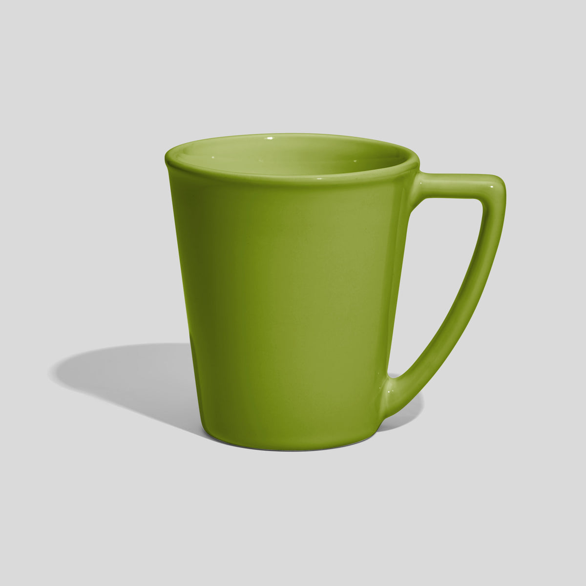 Keramiktasse 350 ml in Kegelform mit scharfkantigem Winkelhenkel – Olivgrün