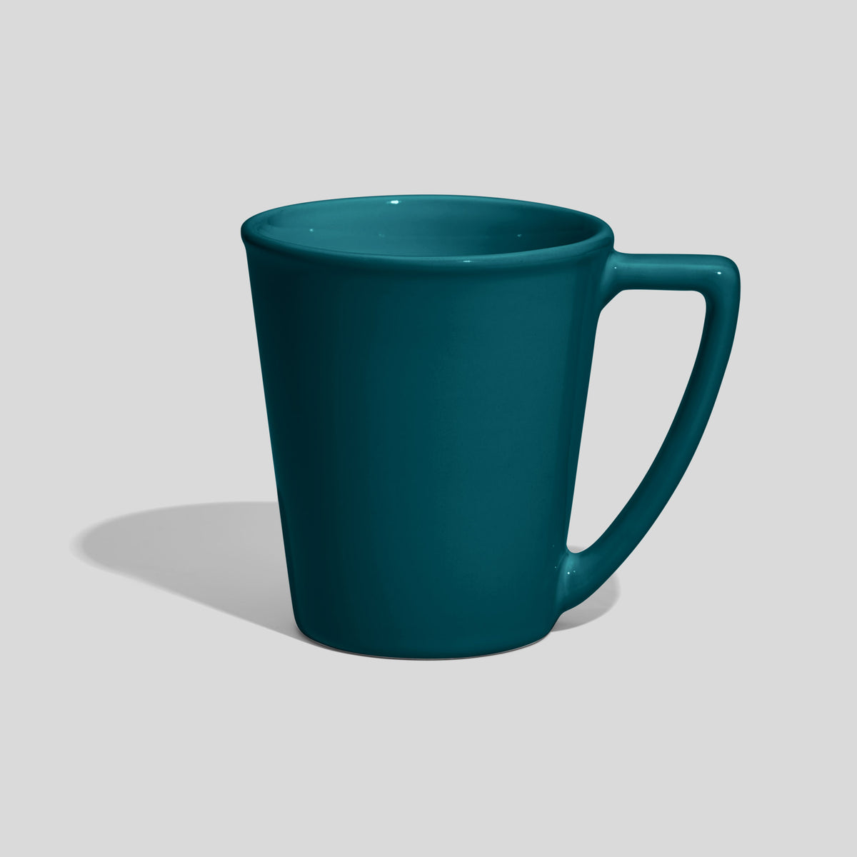 Keramiktasse 350 ml in Kegelform mit scharfkantigem Winkelhenkel – Petrol