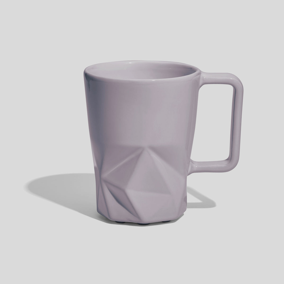 Keramiktasse 350 ml mit Facettenfuß und eckigem Henkel – Hellgrau