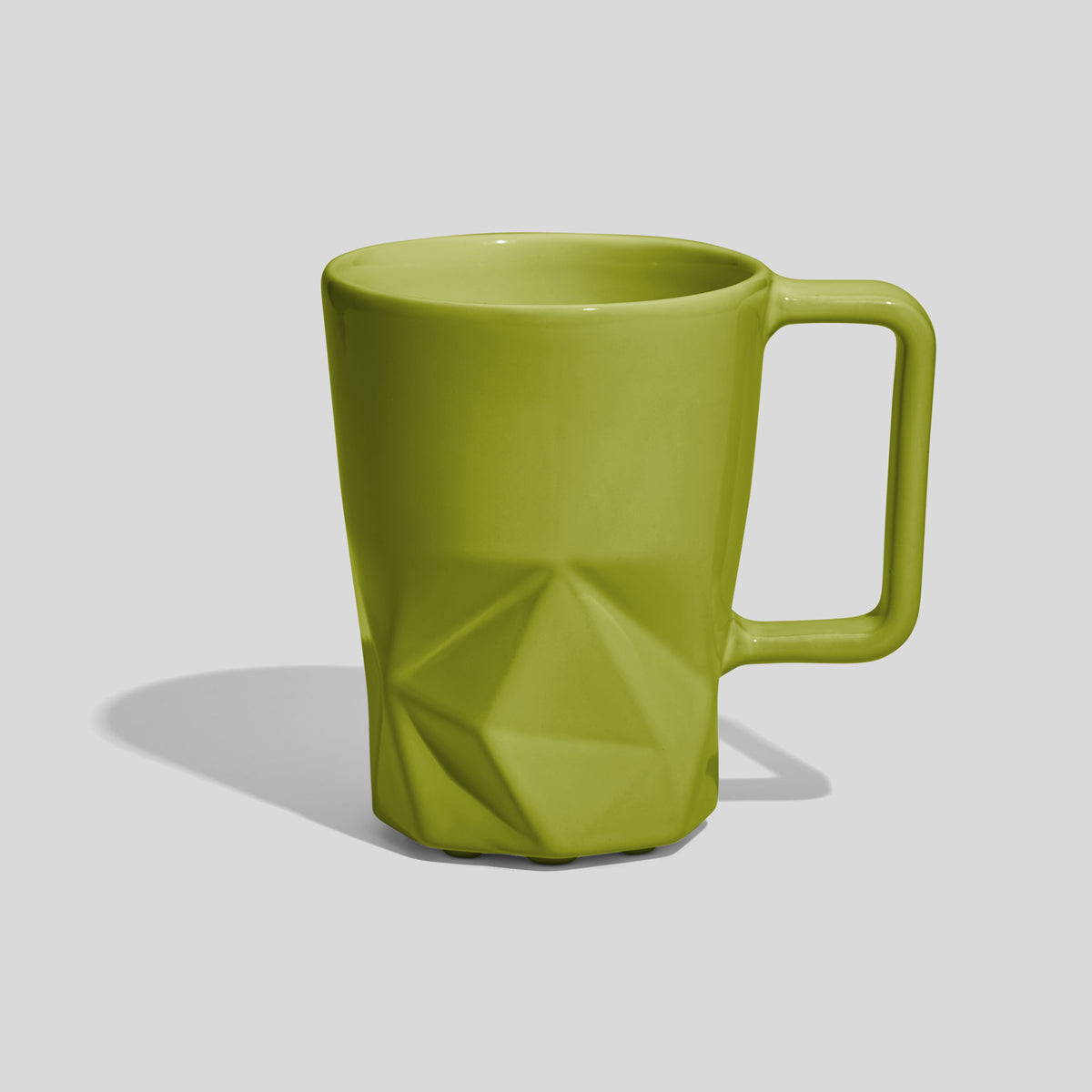 Keramiktasse 350 ml mit Facettenfuß und eckigem Henkel – Limettengrün