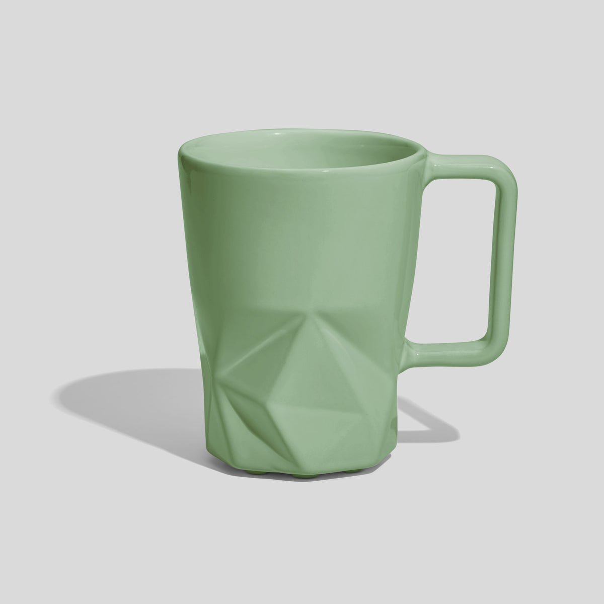 Keramiktasse 350 ml mit Facettenfuß und eckigem Henkel – Mintgrün