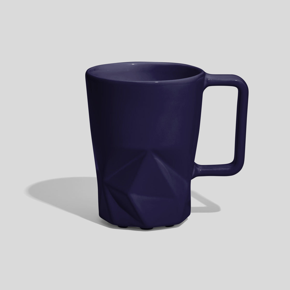 Keramiktasse 350 ml mit Facettenfuß und eckigem Henkel – Nachtblau