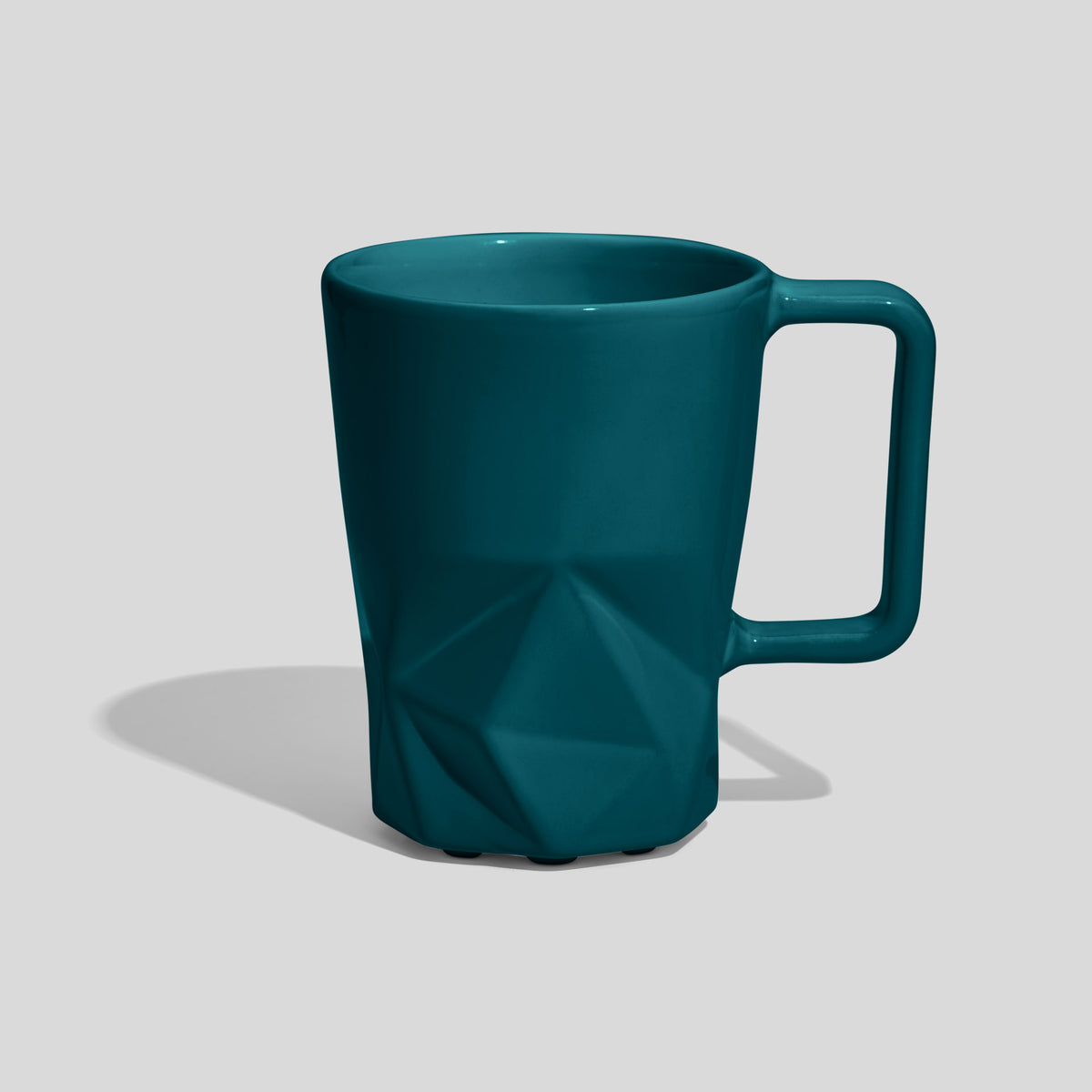Keramiktasse 350 ml mit Facettenfuß und eckigem Henkel – Petrol
