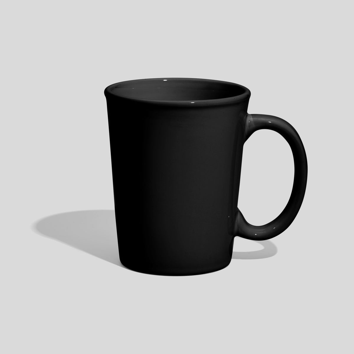 Keramiktasse 350 ml mit Ovalhenkel und Wulstrand – Schwarz